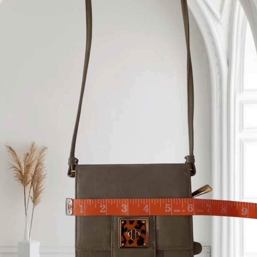 Liz Claiborne Mini Gray Leopard Crossbody Gold Hardware - Picture 11 of 13